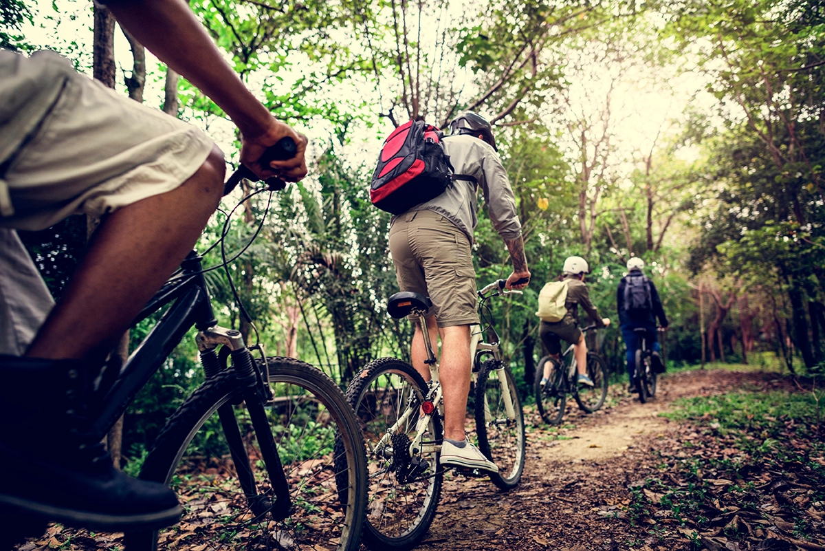 bike-riding-group